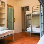Surf Camp San Sebastian Partyhostel * Aia