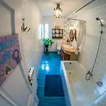 Surf Camp San Sebastian Partyhostel Bed and breakfast *