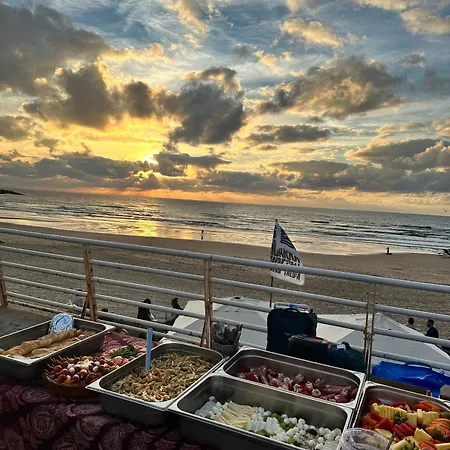 Surf Camp San Sebastian Partyhostel فندق مبيت وإفطار