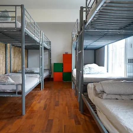 Surf Camp San Sebastian Partyhostel Bed & Breakfast