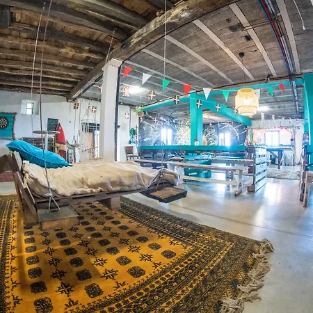 Surf Camp San Sebastian Partyhostel * Aia