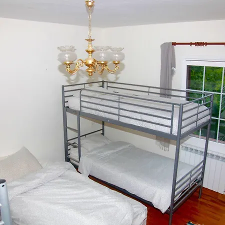 فندق مبيت وإفطار Surf Camp San Sebastian Partyhostel