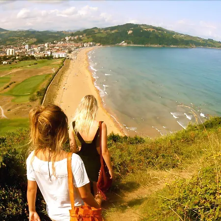 فندق مبيت وإفطار Surf Camp San Sebastian Partyhostel Aia