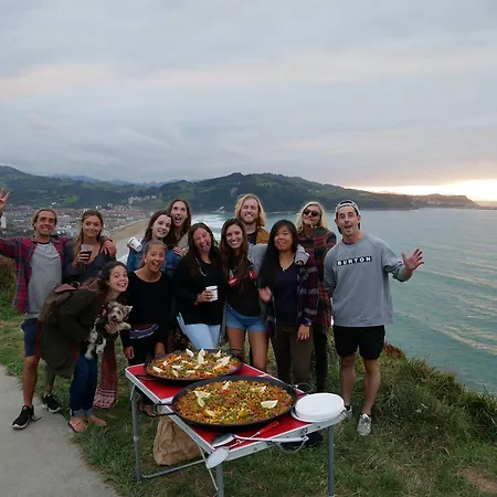 Surf Camp San Sebastian Partyhostel فندق مبيت وإفطار