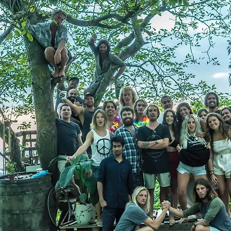 Surf Camp San Sebastian Partyhostel فندق مبيت وإفطار *