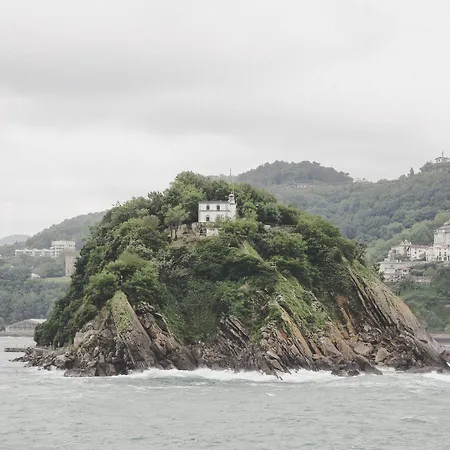 Surf Camp San Sebastian Partyhostel Aia