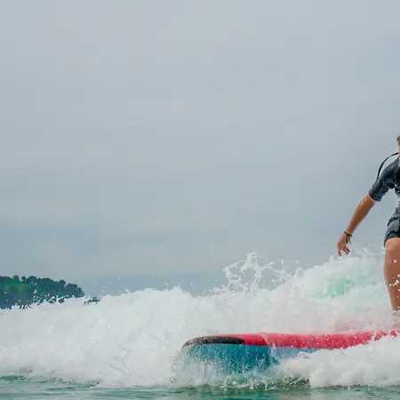 فندق مبيت وإفطار Surf Camp San Sebastian Partyhostel *