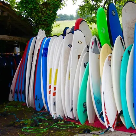 فندق مبيت وإفطار Surf Camp San Sebastian Partyhostel *