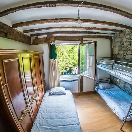 فندق مبيت وإفطار Surf Camp San Sebastian Partyhostel Aia
