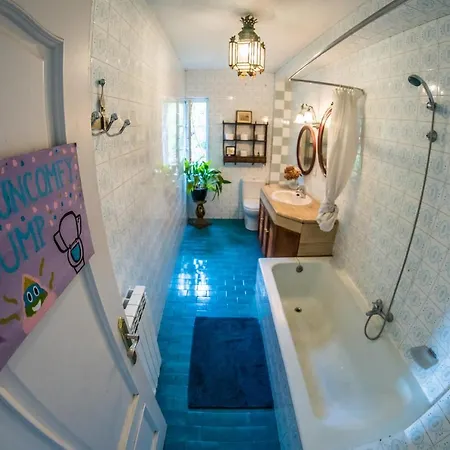 Surf Camp San Sebastian Partyhostel فندق مبيت وإفطار