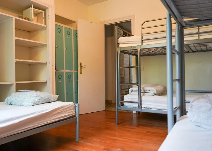 Surf Camp San Sebastian Partyhostel * Aia