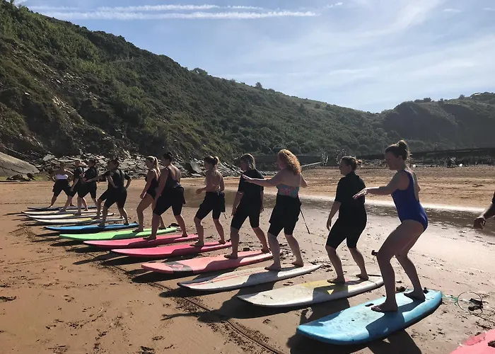 Surf Camp San Sebastian Partyhostel * Aia