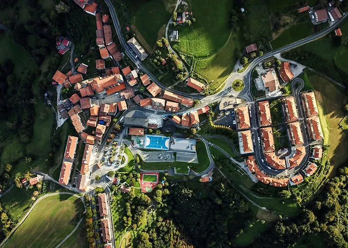 Surf Camp San Sebastian Partyhostel Bed & Breakfast *