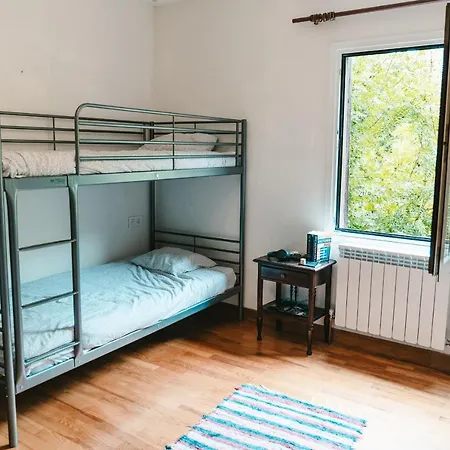 Couette-café Surf Camp San Sebastian Partyhostel *