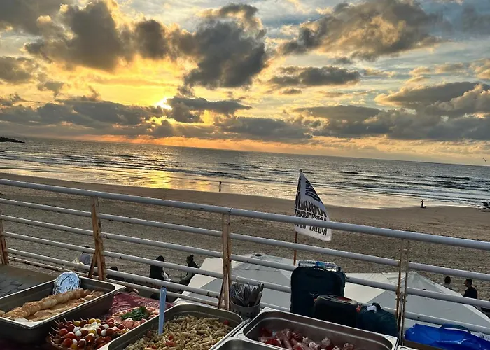 Surf Camp San Sebastian Partyhostel Bed & Breakfast