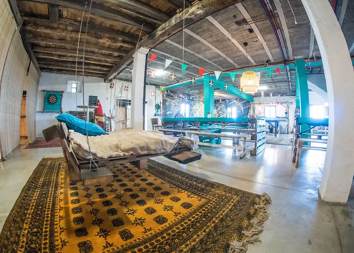 Surf Camp San Sebastian Partyhostel * Aia