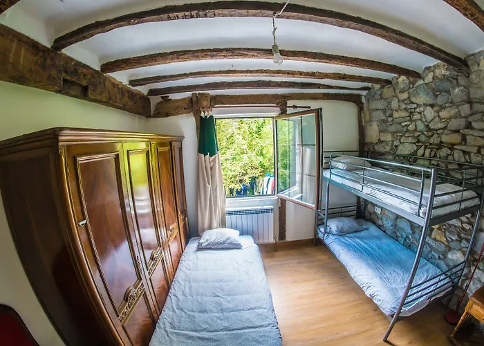 Surf Camp San Sebastian Partyhostel Bed & Breakfast *