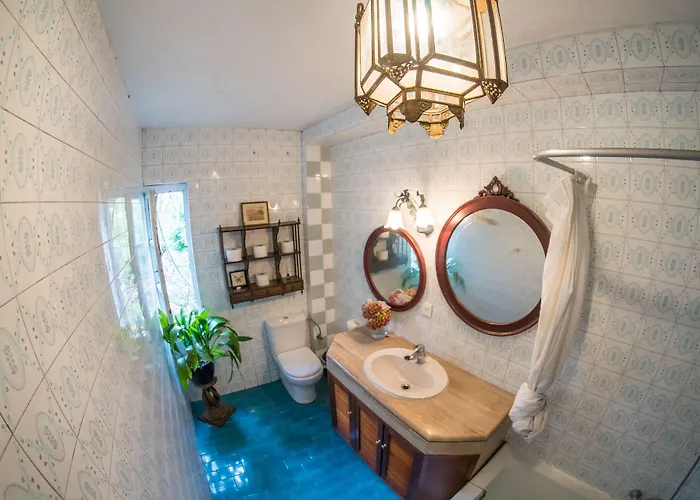 Bed & Breakfast Surf Camp San Sebastian Partyhostel Aia