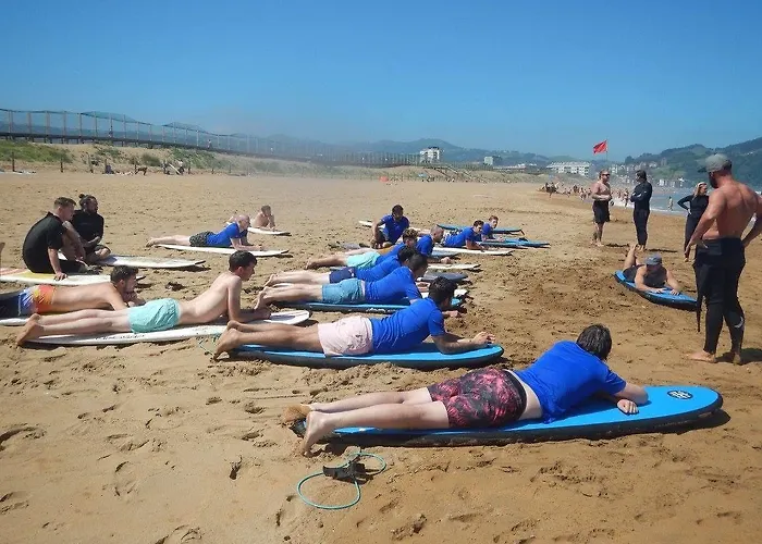 Surf Camp San Sebastian Partyhostel Bed & Breakfast *