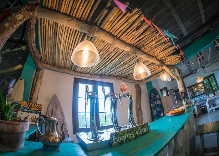 Surf Camp San Sebastian Partyhostel Bed & Breakfast Aia