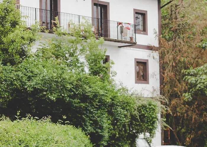 Surf Camp San Sebastian Partyhostel Bed & Breakfast