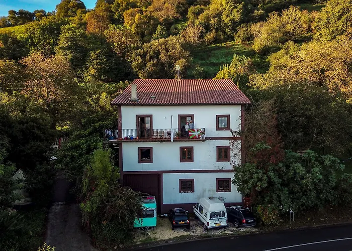 Bed & Breakfast Surf Camp San Sebastian Partyhostel *