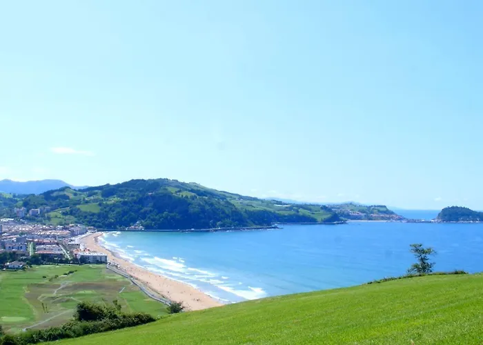 Surf Camp San Sebastian Partyhostel * Aia