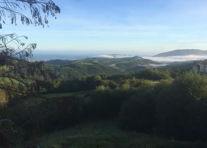 Surf Camp San Sebastian Partyhostel * Aia